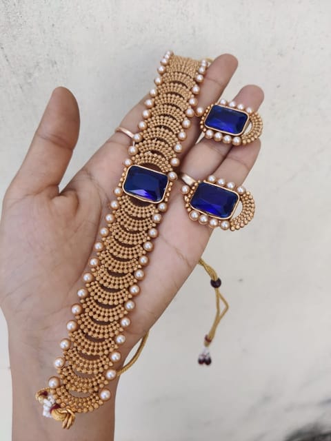 Blue kemp choker set