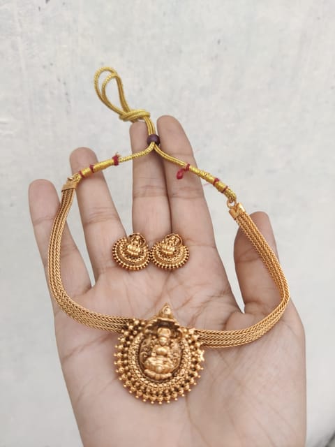 Temple choker set