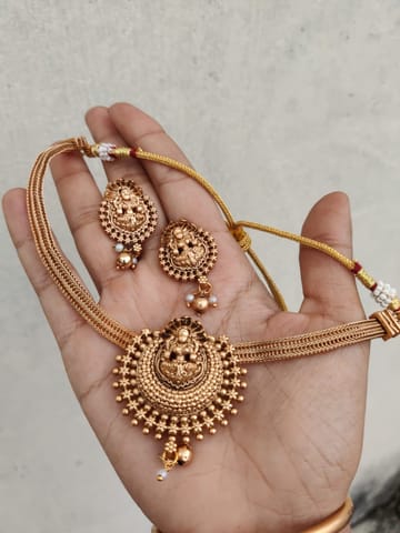 Temple choker set