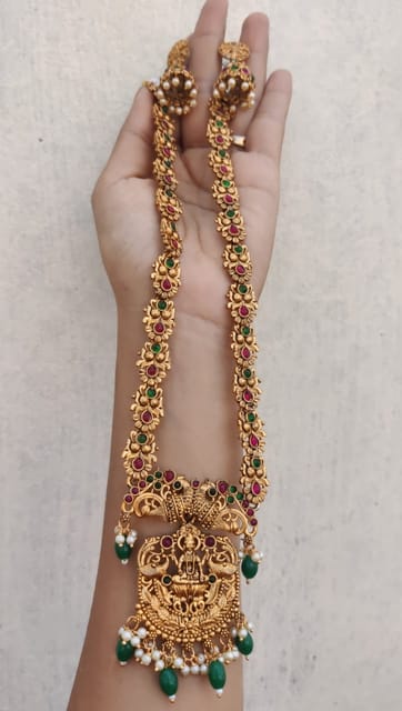 Temple mid length set with green beads